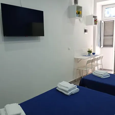 O' Vascio Ro' Nonno Oda ve Kahvaltı Napoli